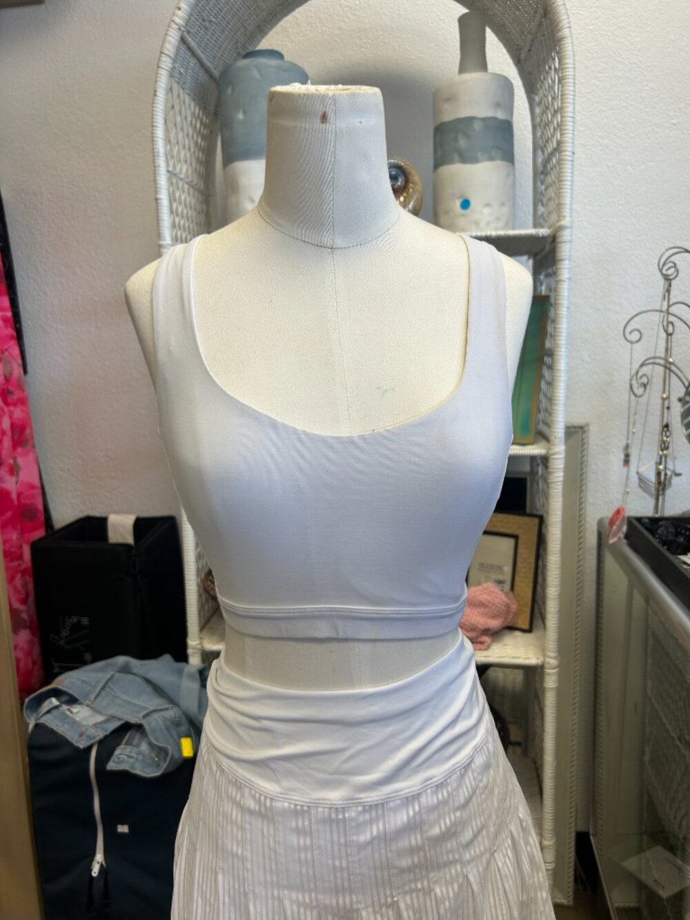 Lululemon White Sports Bra – Size XS – Athletic Yoga Workout Bra